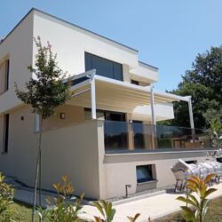 Jak prodloužit sezónu na terase: Od letních obědů až po podzimní večery