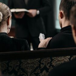 Píšete smuteční proslov? Vyhněte se nejčastějším chybám a inspirujte se jedinečnými ukázkami ze života